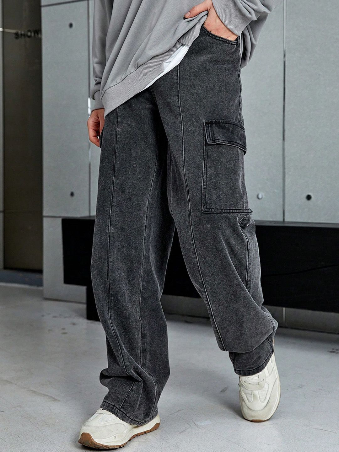 Men Low-Rise Stretchable Cargo Jeans - Image 4