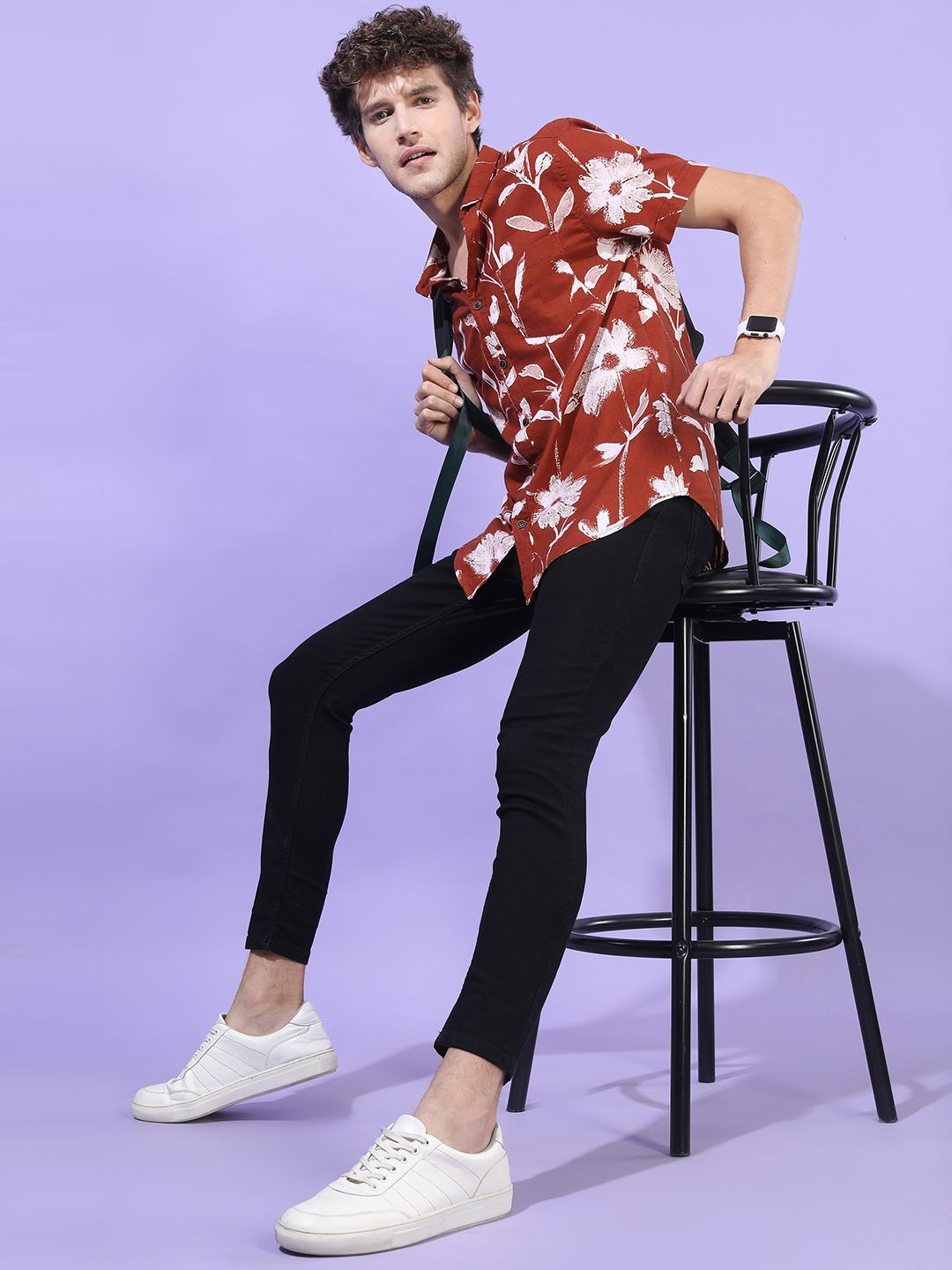 Men Black Tapered Fit Jeans - Image 4