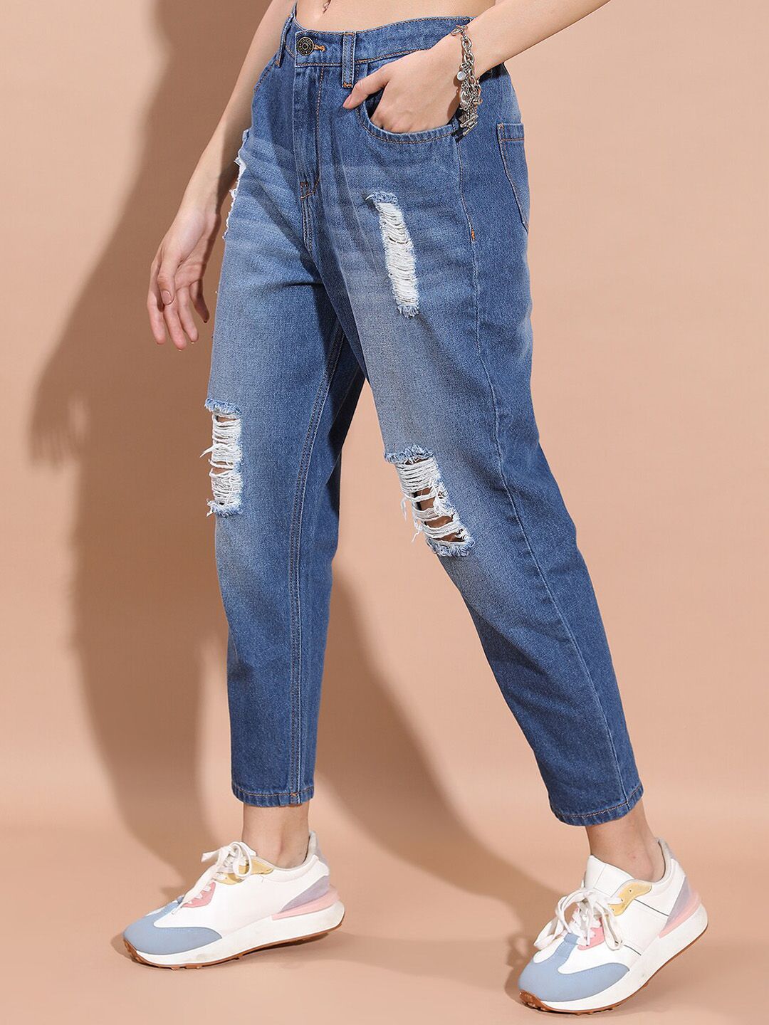 Women Mid-Rise Straight Fit Mildly Distressed Light Fade Jeans - Image 2