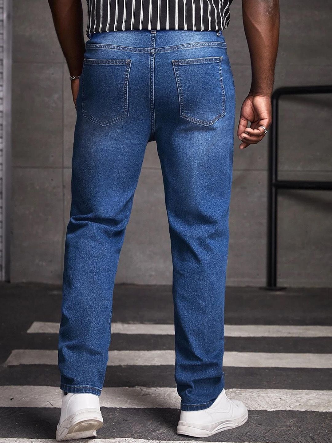 Men Regular Fit Mid-Rise Light Fade Stretchable Jeans - Image 4