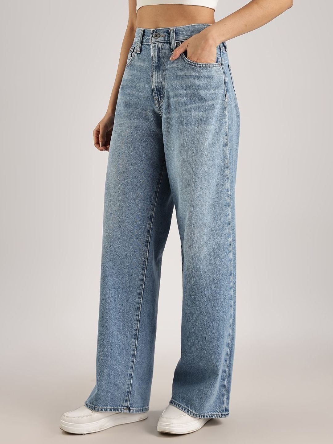 Calvin Klein Women Cotton Wide Leg High-Rise Light Fade Stretchable Jeans - Image 2