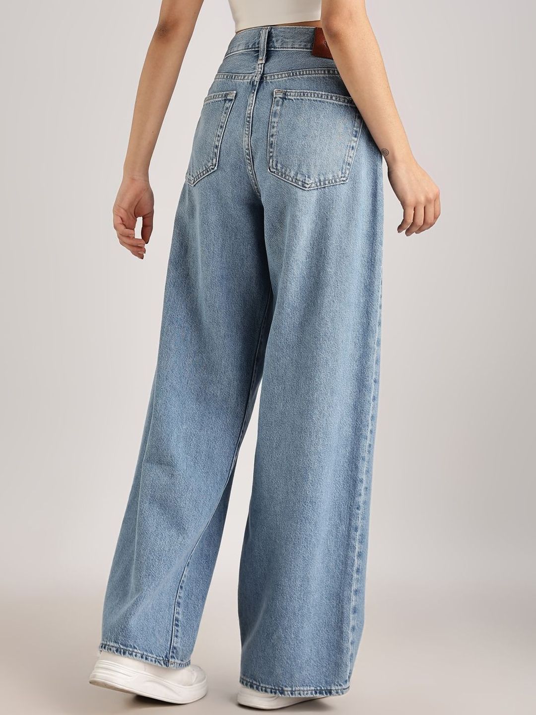 Calvin Klein Women Cotton Wide Leg High-Rise Light Fade Stretchable Jeans - Image 3