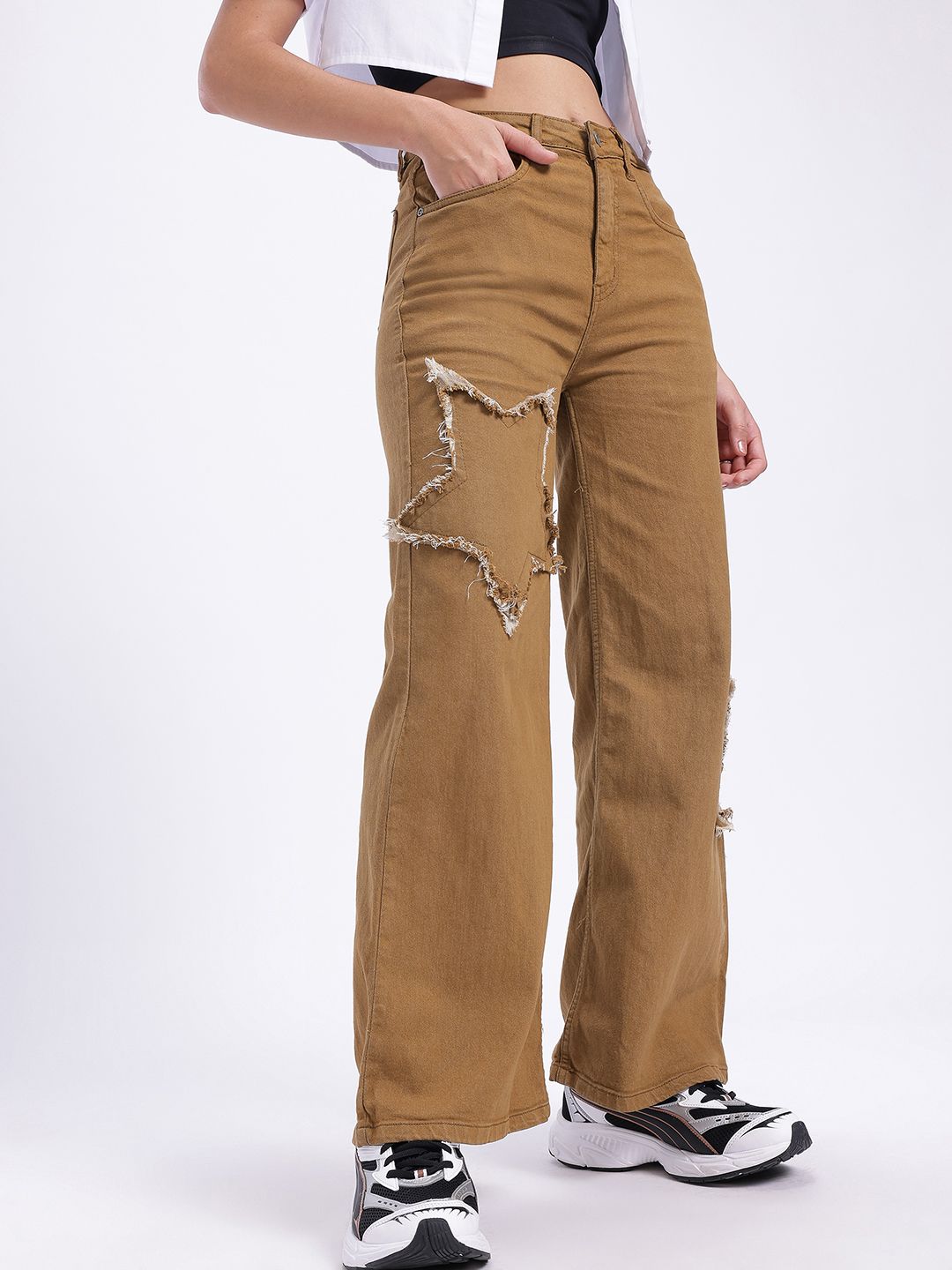Women Frayed Star-Applique Wide-Leg Jeans - Image 4