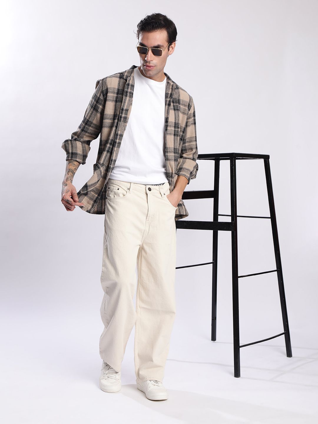 Men Beige Pure Cotton Rigid Baggy Fit Denim Jeans - Image 4
