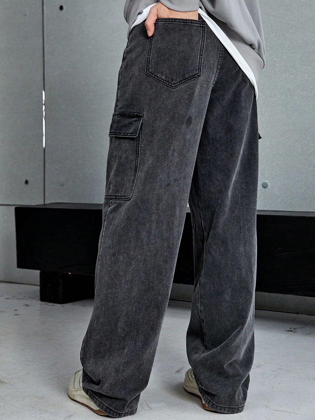 Men Low-Rise Stretchable Cargo Jeans