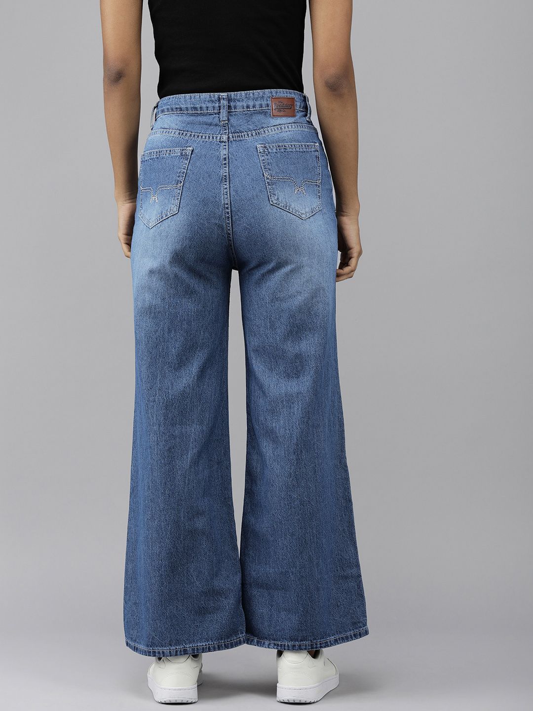 Women Frayed Star-Applique Wide-Leg Jeans - Image 2