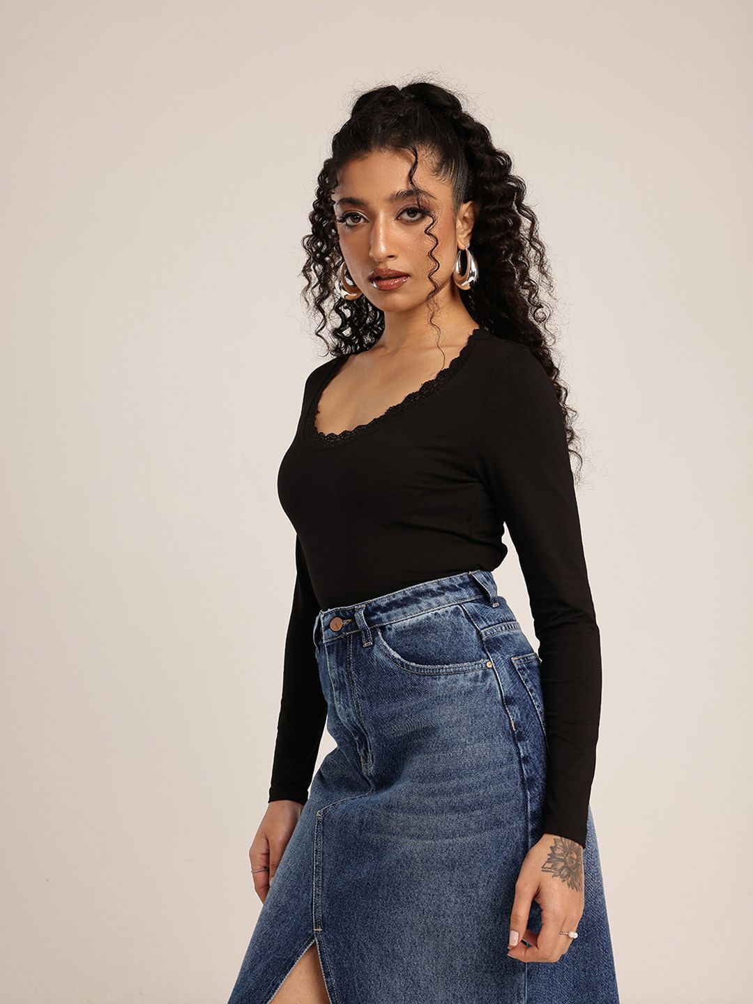 Lace Insert Scoop Neck Fitted Top - Image 2